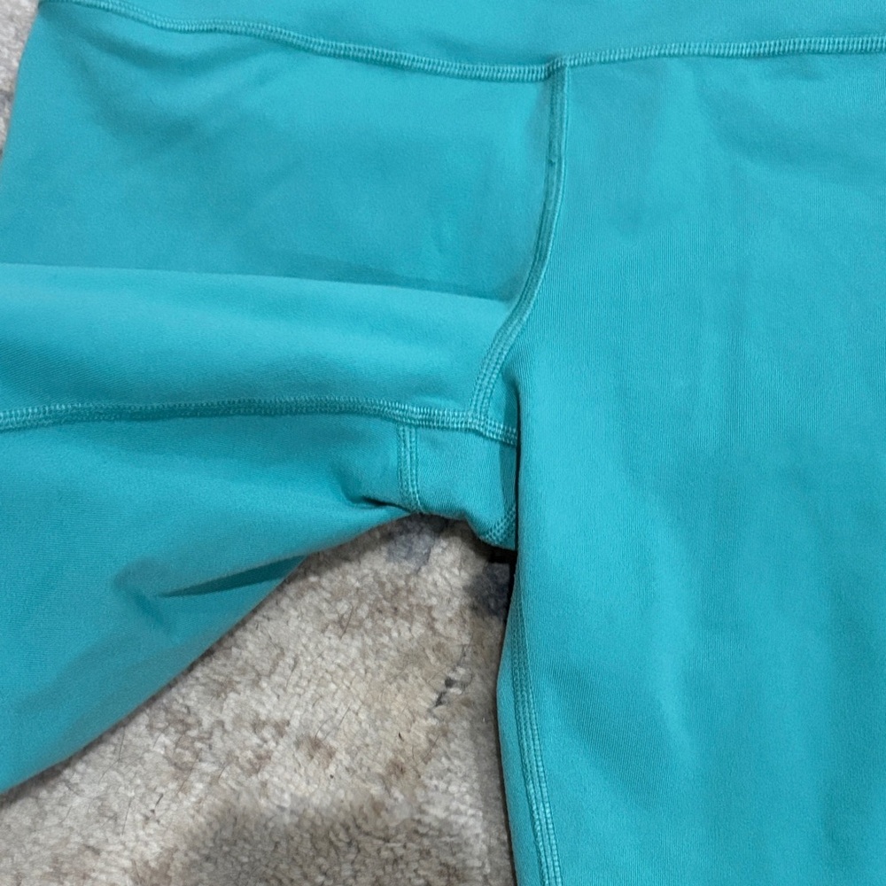 ALO Yoga Women's Teal Bike Shorts size Med - Picture 3 of 5
